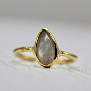 Moonstone Elfin Ring || Petit Tear