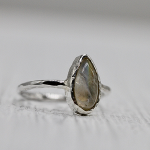 Moonstone Elfin Ring || Petit Tear