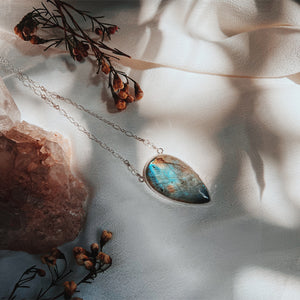 Labradorite Necklace || grand Tear