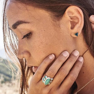 Petit Pyramid Earring : Labradorite