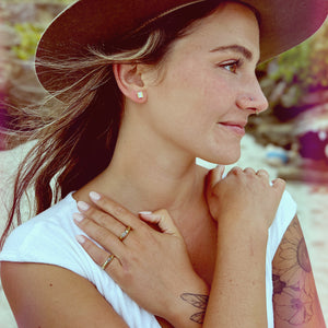 Divinity stud :: Moonstone