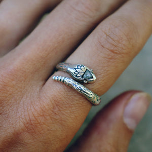 Serpent Ring || labradorite