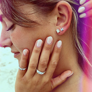 Divinity stud :: Moonstone