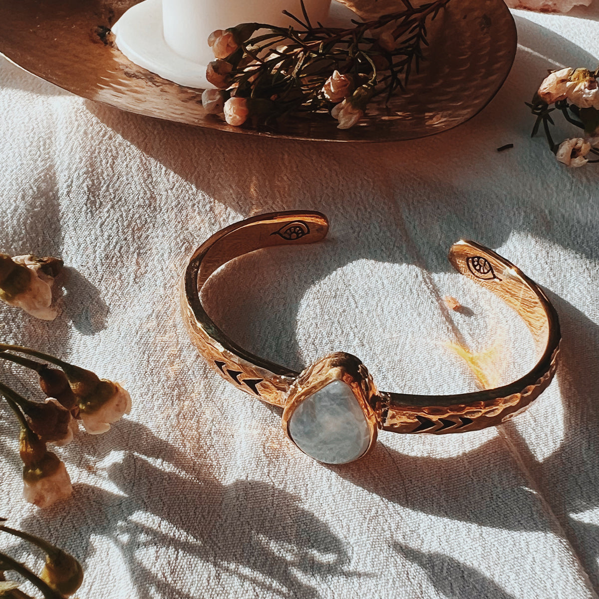 【Bahgsu Jewels】Heirloom Moonstoneカフブレスレット Heirloom cuff || Moonstone - Bahgsu