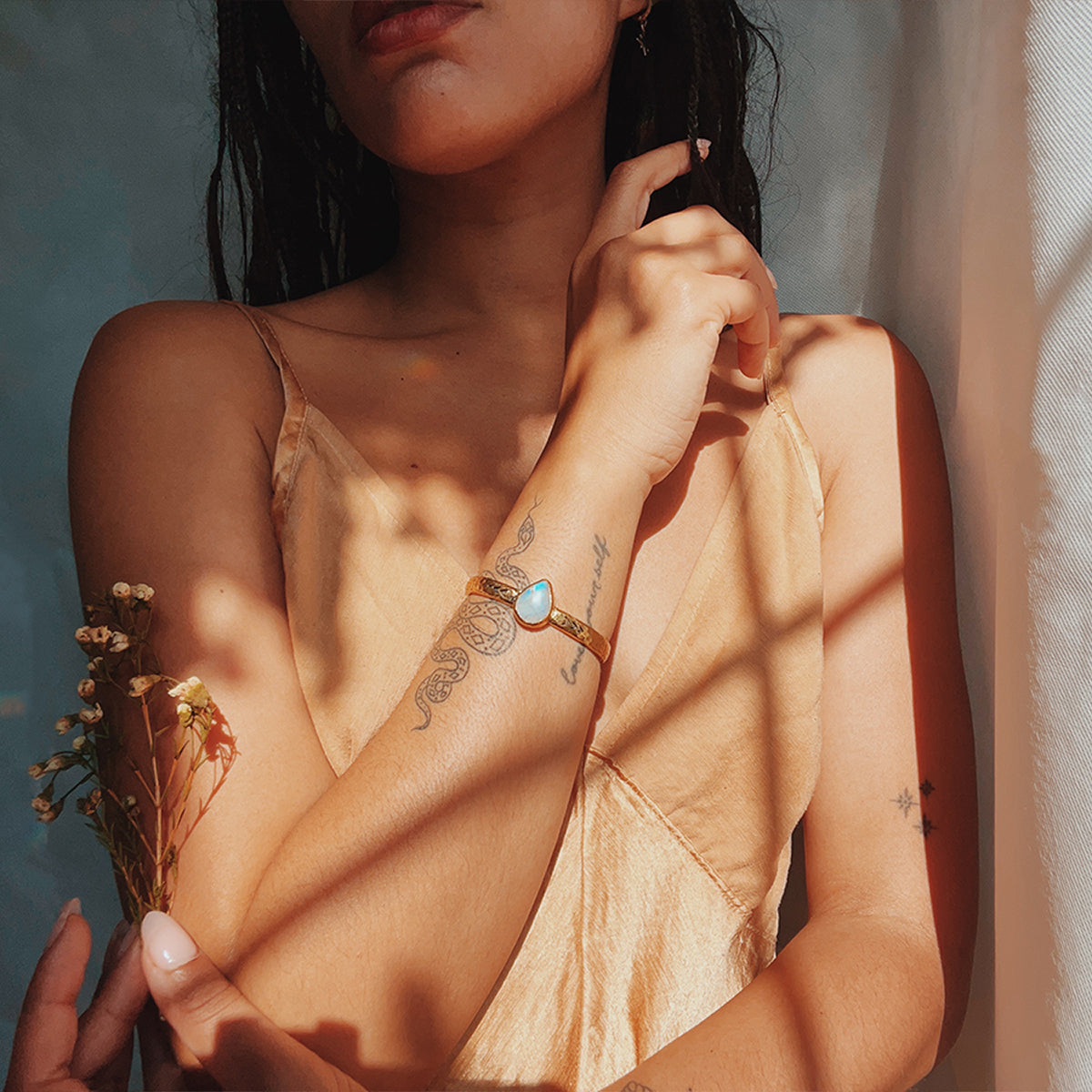 【Bahgsu Jewels】Heirloom Moonstoneカフブレスレット Heirloom cuff || Moonstone - Bahgsu