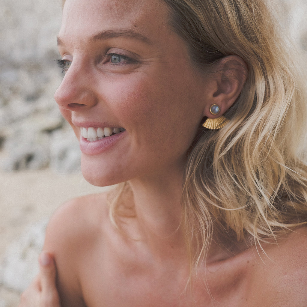 Sunbeam Stud :: Moonstone