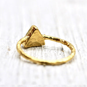 Moonstone Pyramid Elfin Ring :: Petit