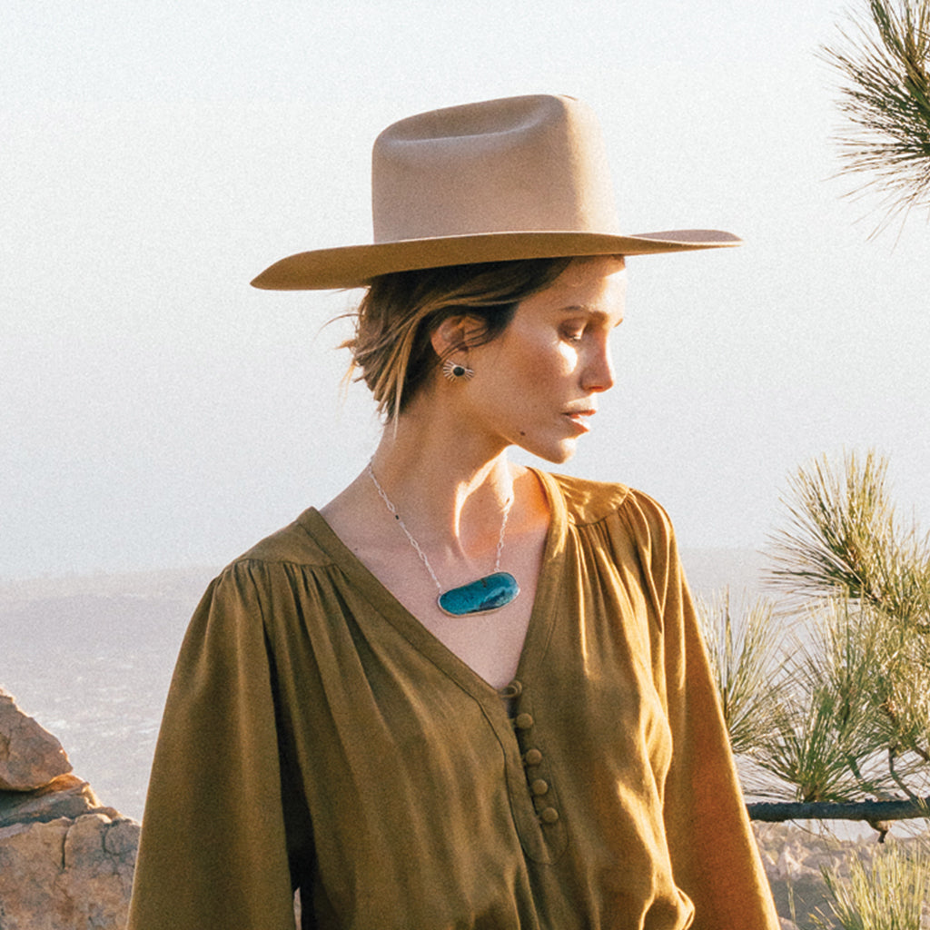 Light Ray Stud :: faceted labradorite