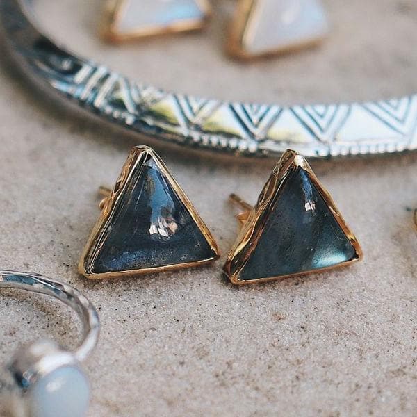 Grand Pyramid Studs :: Labradorite - Bahgsu Jewels