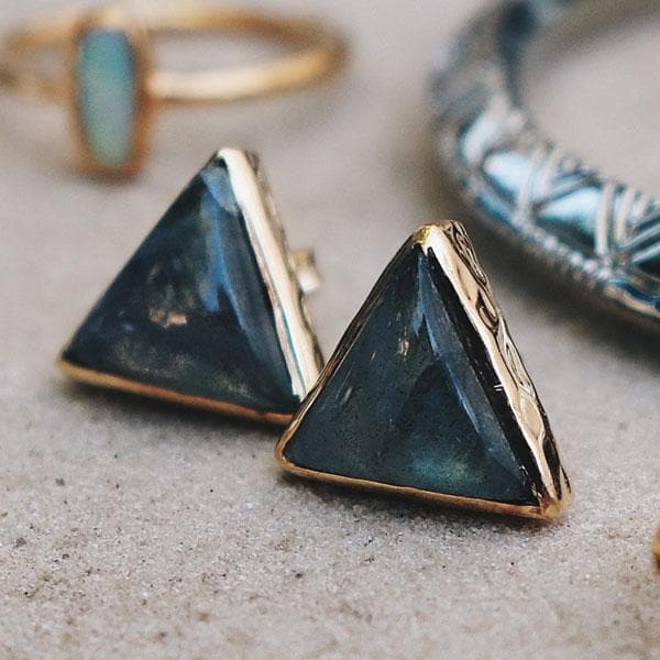 Grand Pyramid Studs :: Labradorite