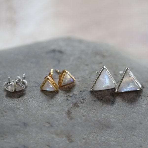 Grand Pyramid Studs :: Labradorite