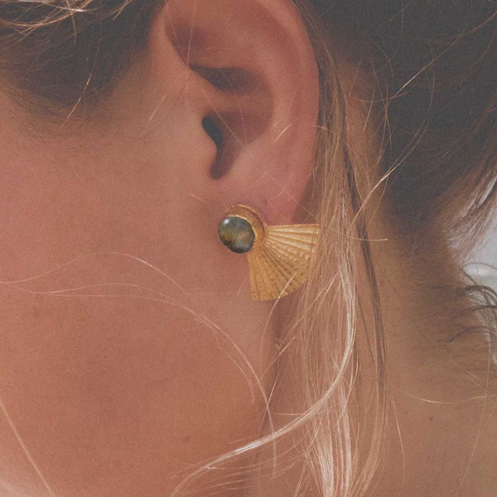 Sunbeam Stud :: Moonstone