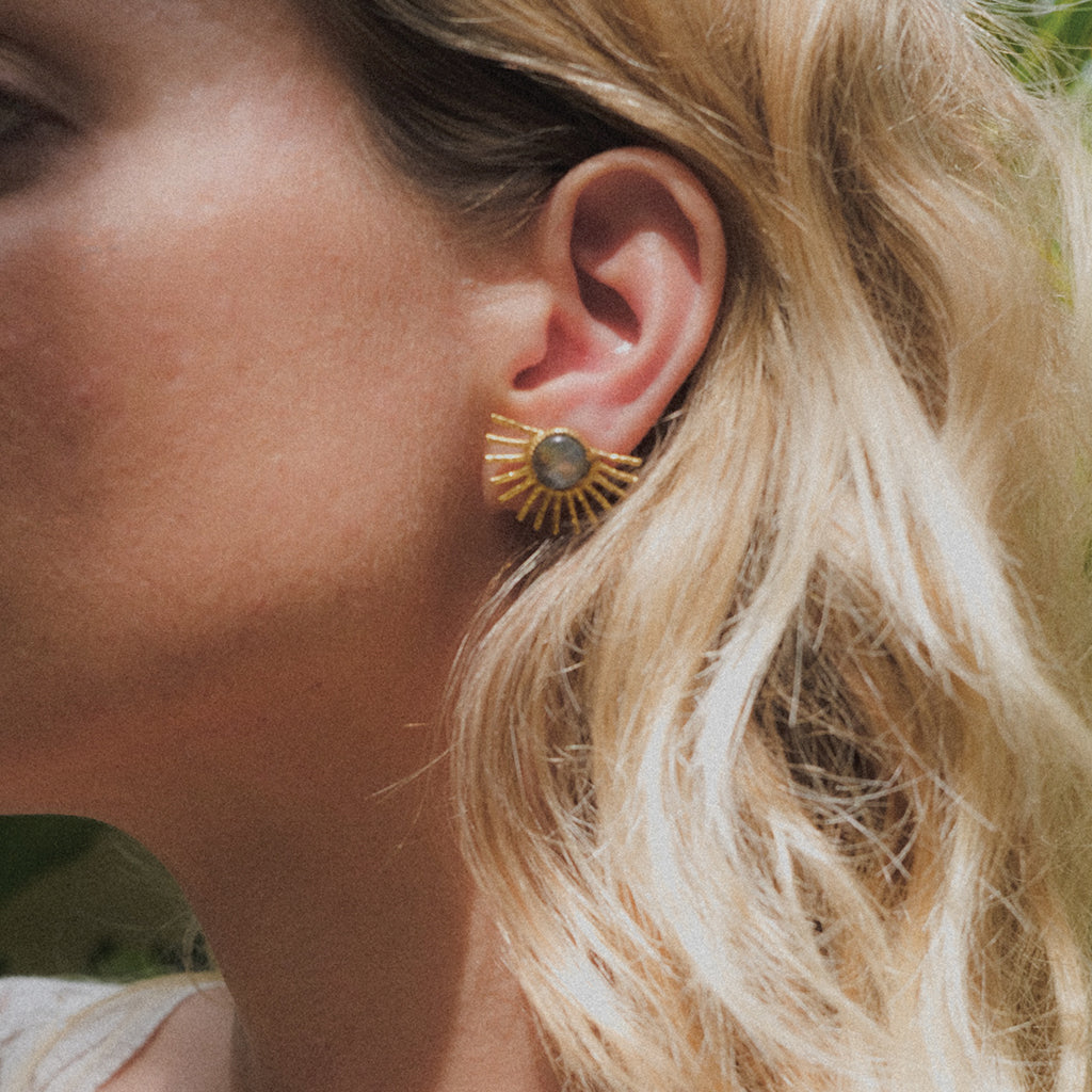 Light Ray Stud :: moonstone