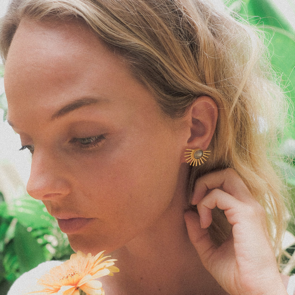 Light Ray Stud :: moonstone