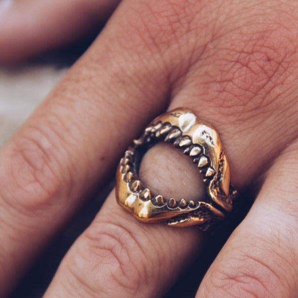【Bahgsu Jewels】Crowd Pleaser bottle opening sharkリング Crowd Pleaser || Mens bottle opening shark ring - Bahgsu