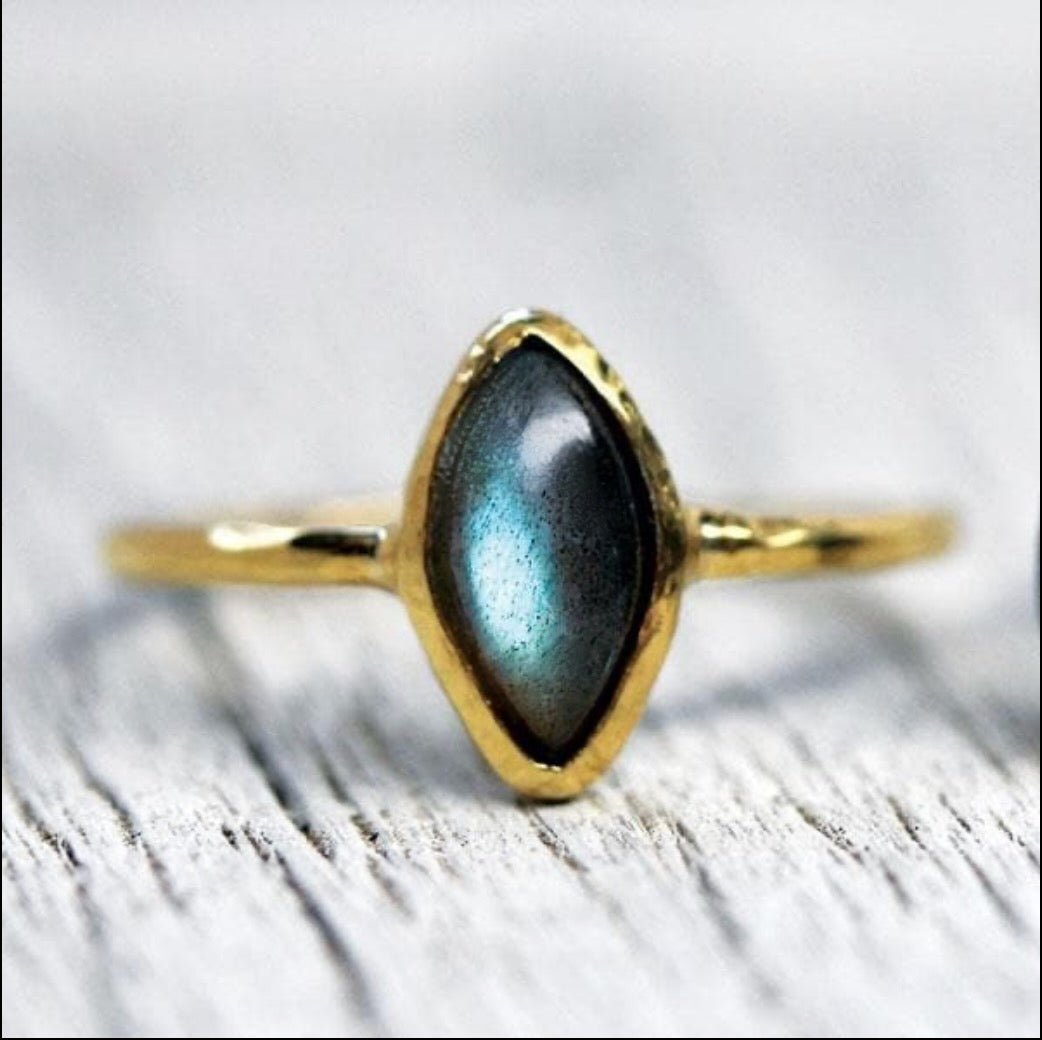 Labradorite Marquise Elfin Ring :: Petit