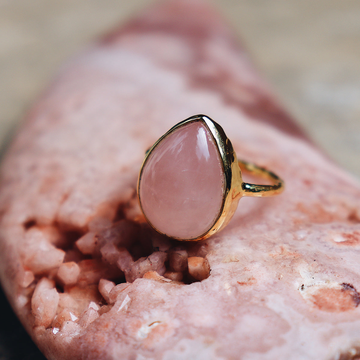 Rose Quartz Tear - grand - Elfin Ring
