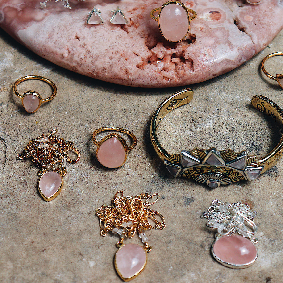 Rose Quartz Tear - grand - Elfin Ring - Bahgsu