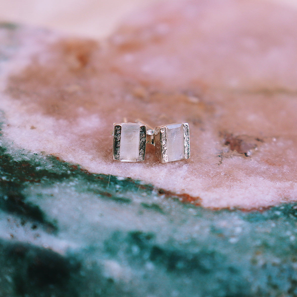 Divinity stud :: Moonstone