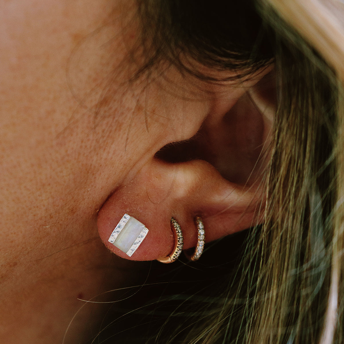 Divinity stud :: Moonstone